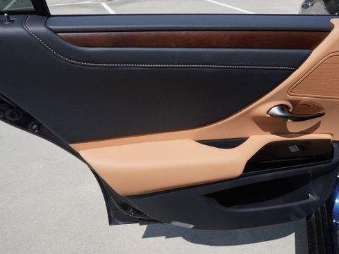 Used 2024 Lexus ES 350 w/ Premium Package image 32