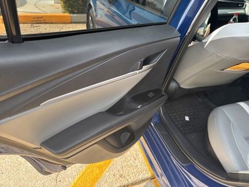 Used 2025 Toyota Camry SE w/ Convenience Package image 27