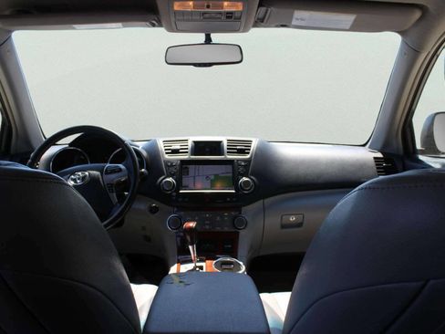 Used 2011 Toyota Highlander Limited w/ Tow Pkg AWD/4WD image 8