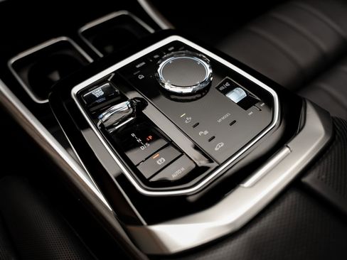 Used 2023 BMW 760i xDrive w/ Executive Package image 52