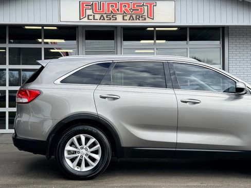 Used 2018 Kia Sorento FWD image 10