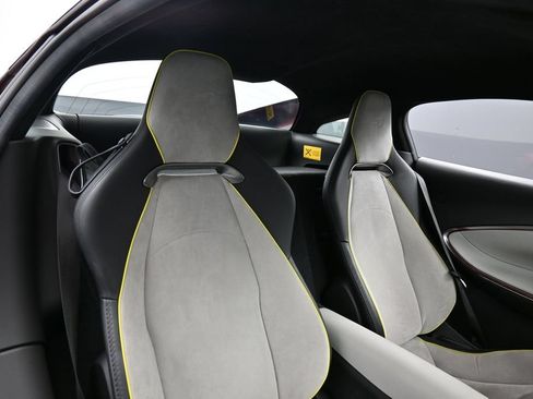 Used 2024 McLaren Artura RWD image 24