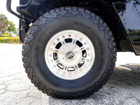 Used 2004 HUMMER H1 4-Door Wagon AWD/4WD image 13