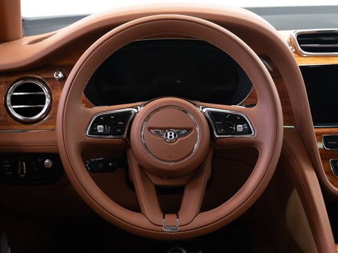 Certified 2021 Bentley Bentayga image 30