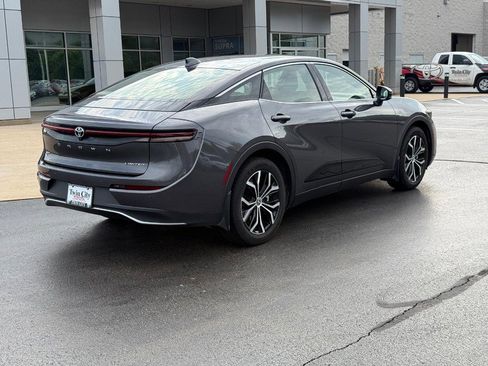 Used 2023 Toyota Crown image 3