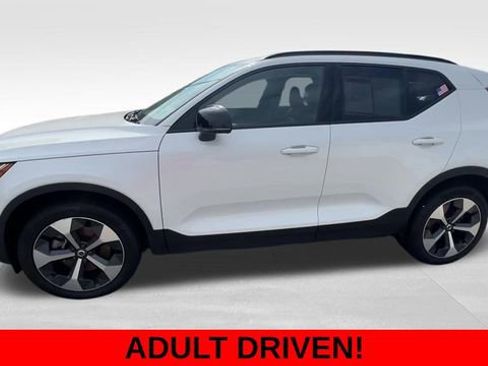 Used 2023 Volvo XC40 B5 Ultimate image 2