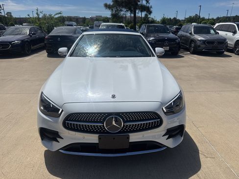 Used 2023 Mercedes-Benz E 450 4MATIC Cabriolet image 2