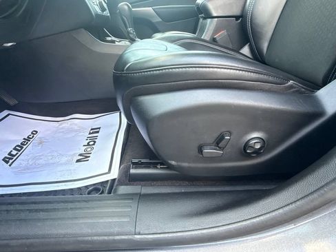Used 2019 Jeep Cherokee Latitude Plus w/ Comfort/Convenience Group AWD/4WD image 19