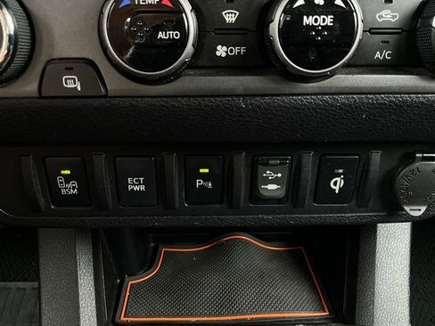 Used 2016 Toyota Tacoma TRD Sport image 26