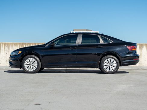 Used 2019 Volkswagen Jetta S w/ Driver Assistance Package FWD image 3