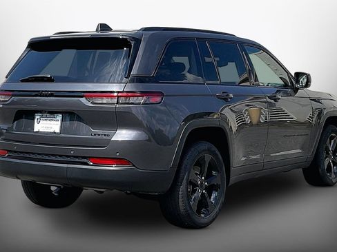 Used 2023 Jeep Grand Cherokee Limited w/ Black Appearance Package AWD/4WD image 8