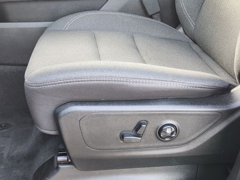 Used 2019 RAM 1500 4x4 Crew Cab image 23