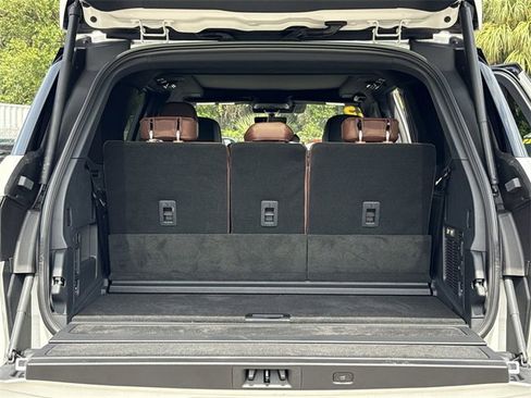 New 2025 Lincoln Navigator Reserve image 11