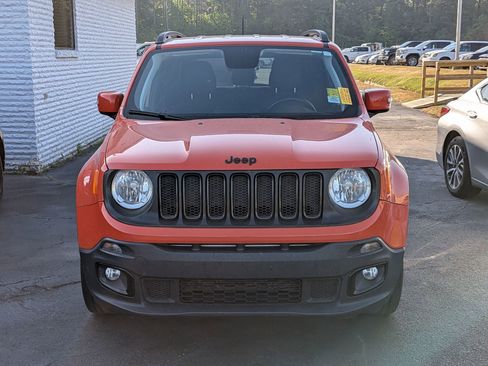 Used 2018 Jeep Renegade Altitude w/ Popular Equipment Group FWD image 2
