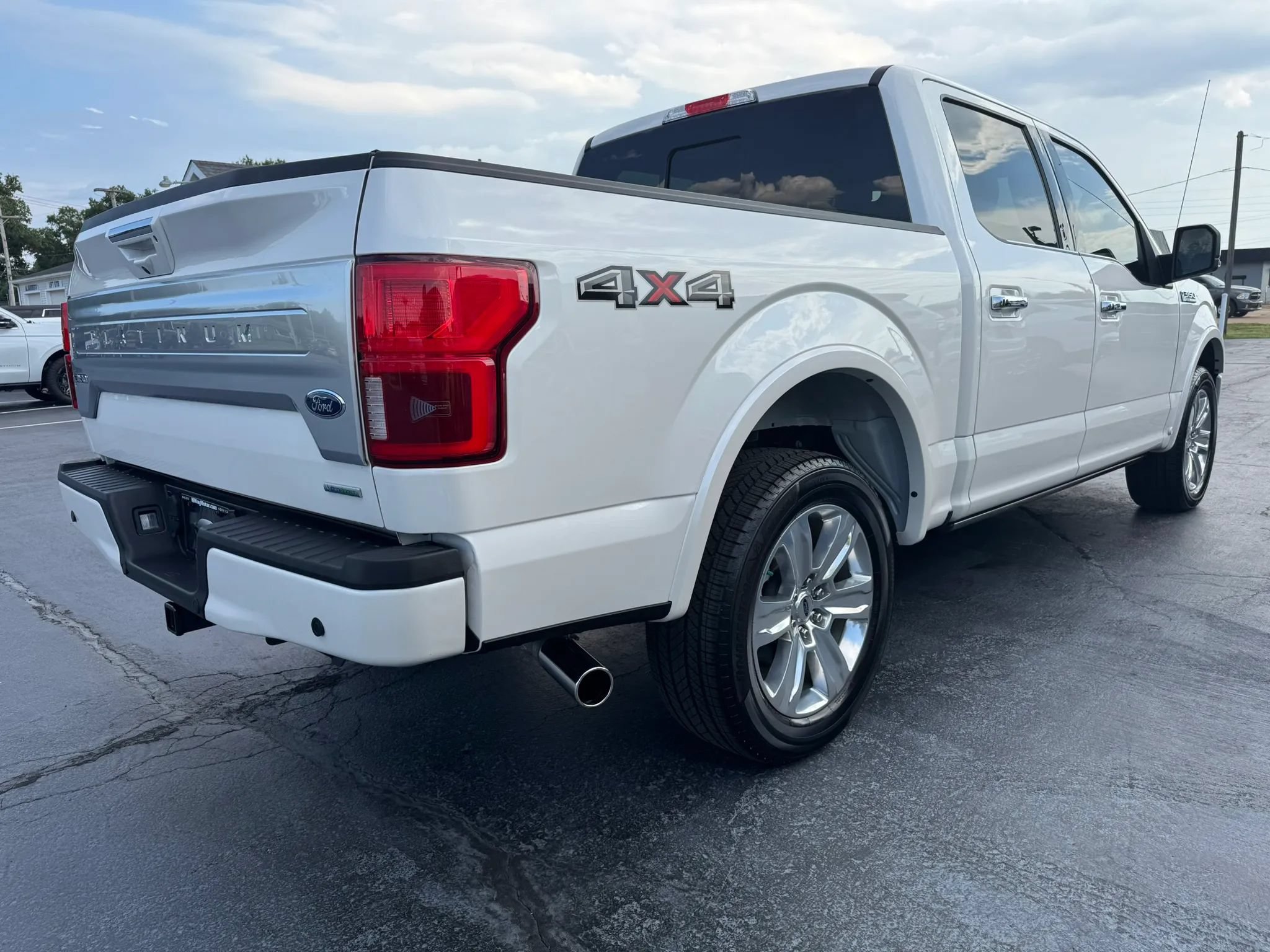 Used 2018 Ford F150 Platinum w/ Equipment Group 701A Luxury AWD/4WD image 3