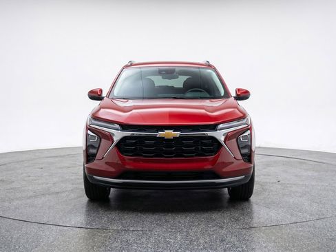 Used 2025 Chevrolet Trax LT w/ LT Convenience Package FWD image 2