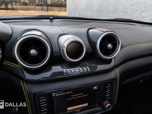 Used 2015 Ferrari California T image 27