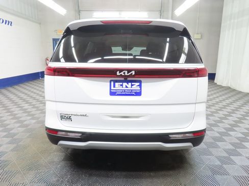 Used 2022 Kia Carnival LX FWD image 31