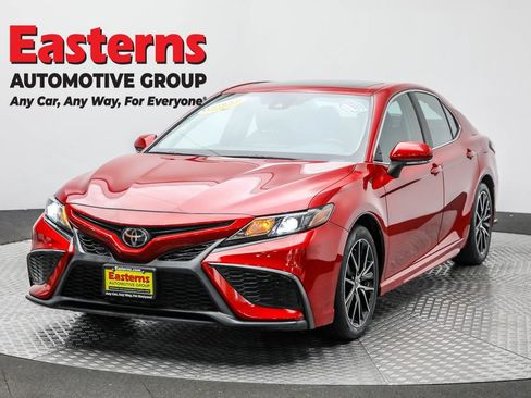 Used 2021 Toyota Camry SE w/ Cold Weather Package image 1