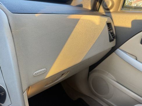 Used 2005 Chevrolet Equinox LT w/ Preferred Equipment Group AWD/4WD image 22