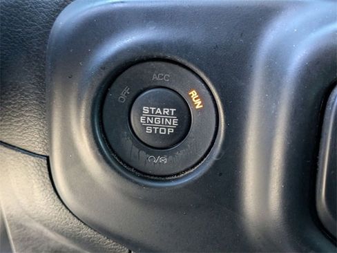 Used 2022 Jeep Gladiator Sport image 21