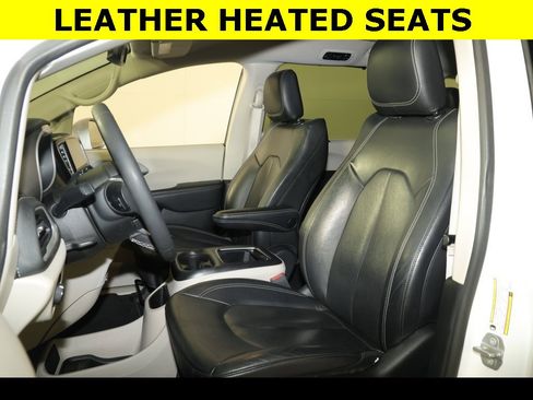 Used 2022 Chrysler Pacifica Touring-L image 3