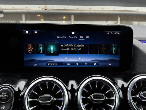 Used 2025 Mercedes-Benz GLA 250 image 37