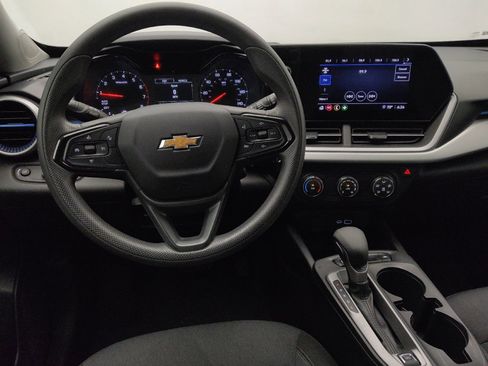 Used 2025 Chevrolet Trax LS FWD image 22
