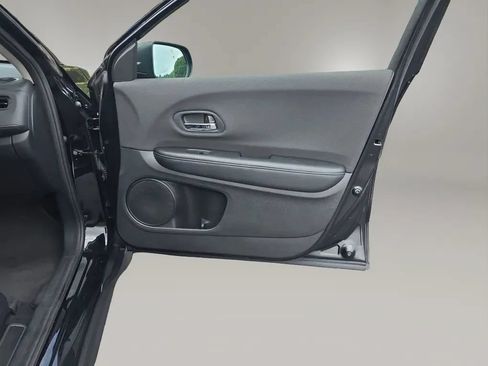 Used 2019 Honda HR-V LX image 38