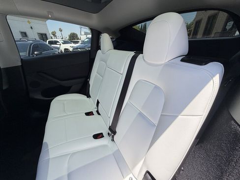 Used 2024 Tesla Model Y Long Range AWD/4WD image 23