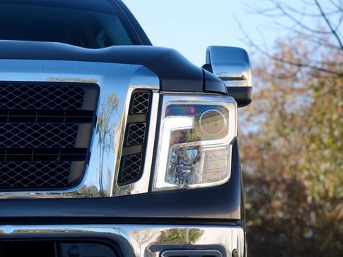 Used 2017 Nissan Titan SL w/ SL Towing Convenience Package image 19