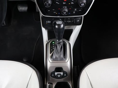 Used 2021 Jeep Renegade Limited w/ Luxury Group II AWD/4WD image 31