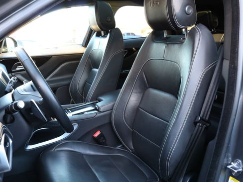Used 2019 Jaguar F-PACE S image 22