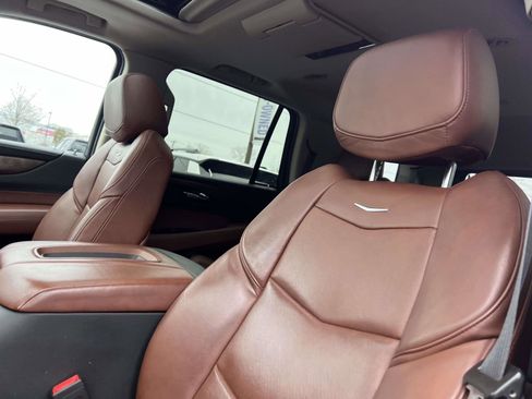 Used 2020 Cadillac Escalade Luxury w/ LPO, Radiant Package image 9
