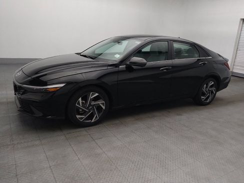 Used 2024 Hyundai Elantra Limited FWD image 2