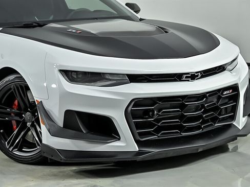 Used 2020 Chevrolet Camaro ZL1 RWD image 3