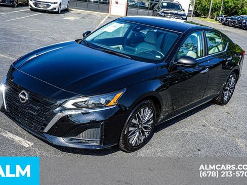 Used 2025 Nissan Altima 2.5 SV FWD image 14