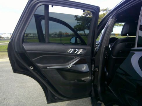 Used 2020 BMW X5 xDrive50i AWD/4WD image 30