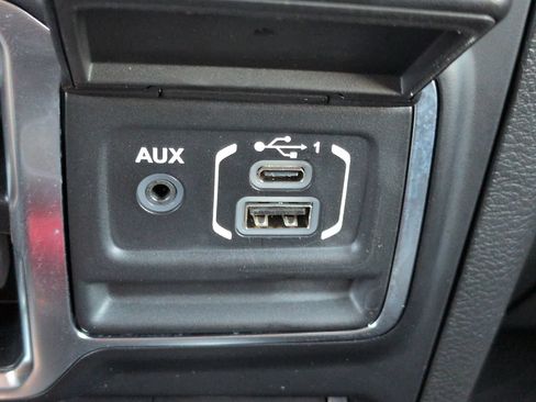 Used 2023 Jeep Wrangler Unlimited Sahara AWD/4WD image 23