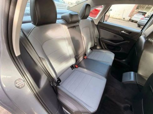 Used 2025 Volkswagen Jetta SE FWD image 21