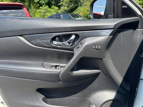 Used 2018 Nissan Rogue SV w/ Premium Package AWD/4WD image 13