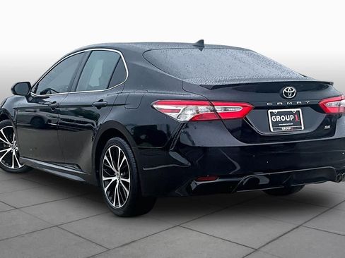 Used 2020 Toyota Camry SE FWD image 11