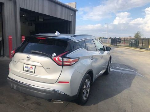 Used 2018 Nissan Murano SV image 3