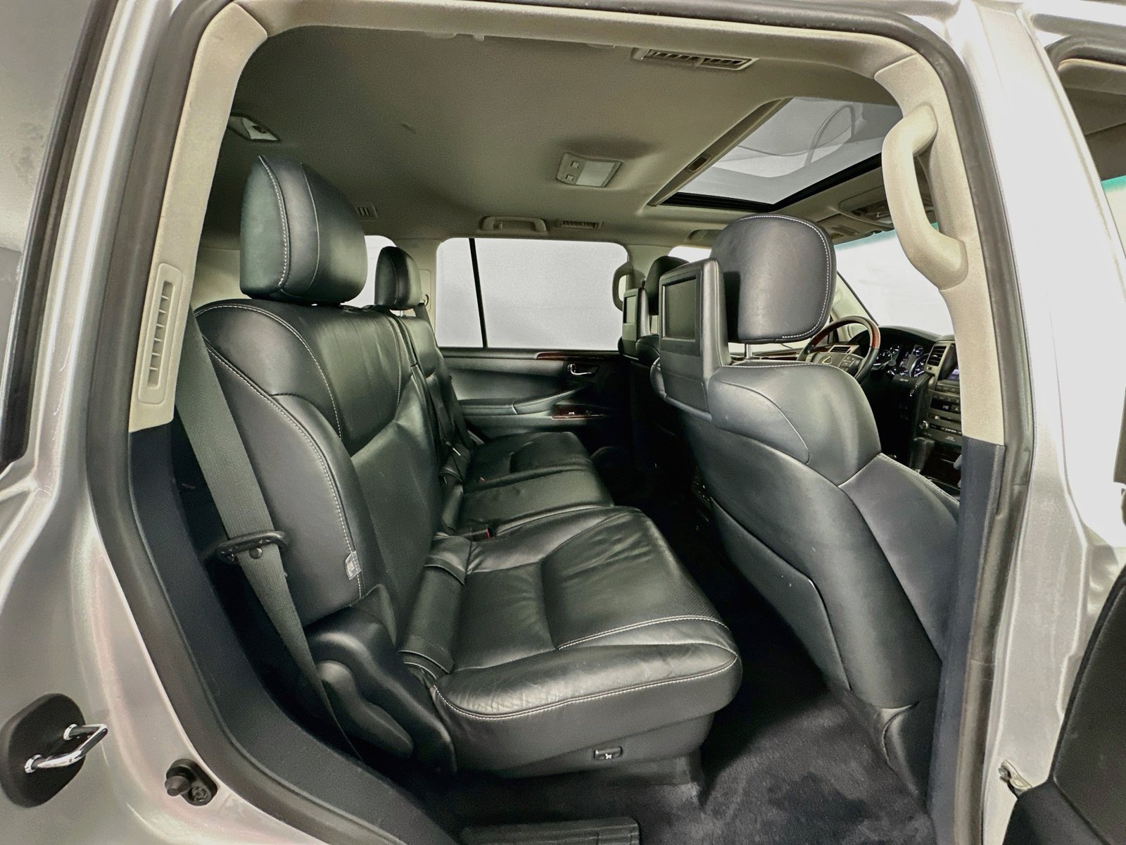 Used 2013 Lexus LX 570 4WD w/ Luxury Pkg image 30