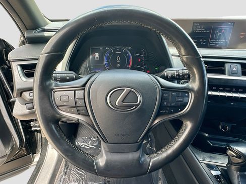 Used 2019 Lexus UX 200 FWD image 10