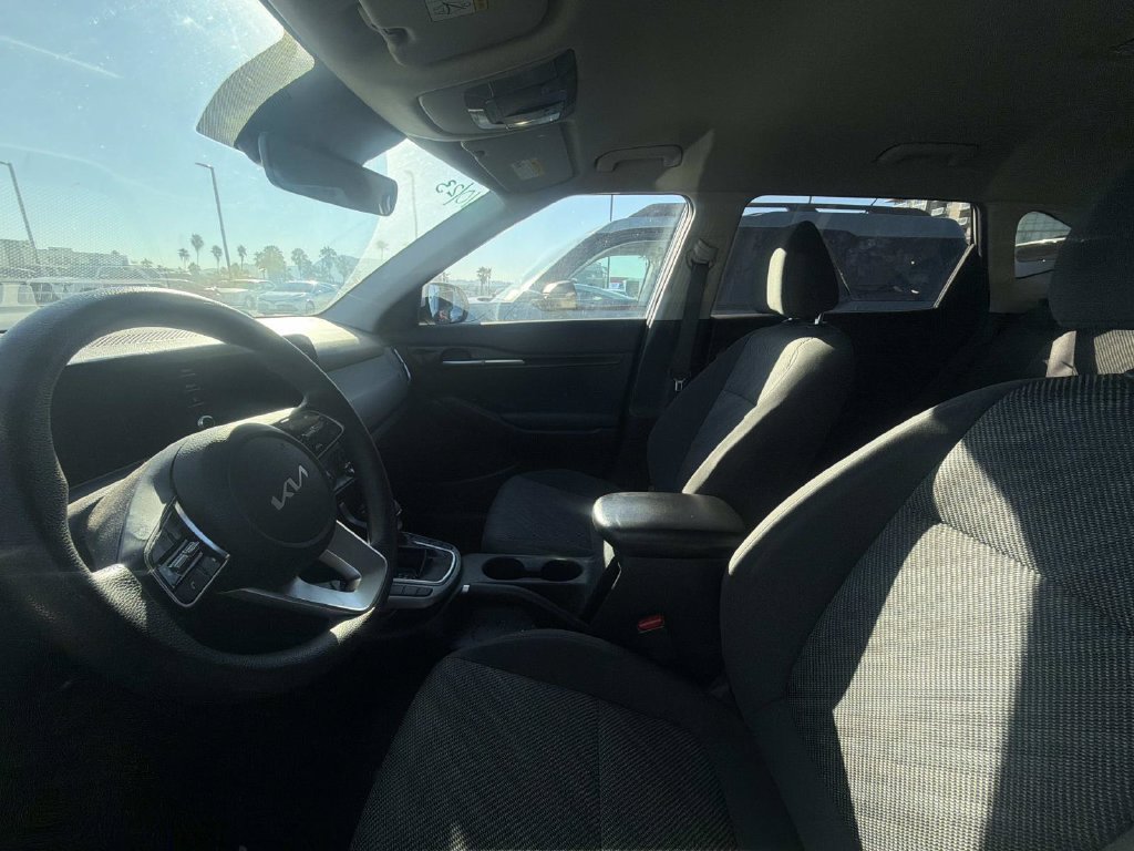 Used 2025 Kia Seltos LX AWD/4WD image 8