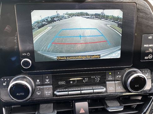 Certified 2025 Toyota Highlander XLE image 15