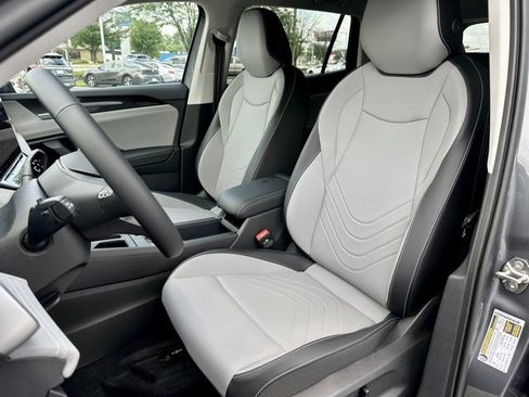 New 2025 Volkswagen Tiguan SE image 13