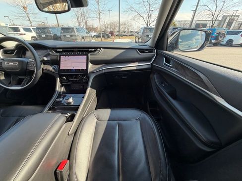 Used 2023 Jeep Grand Cherokee Limited image 19