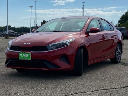 Used 2022 Kia Forte LXS FWD image 9